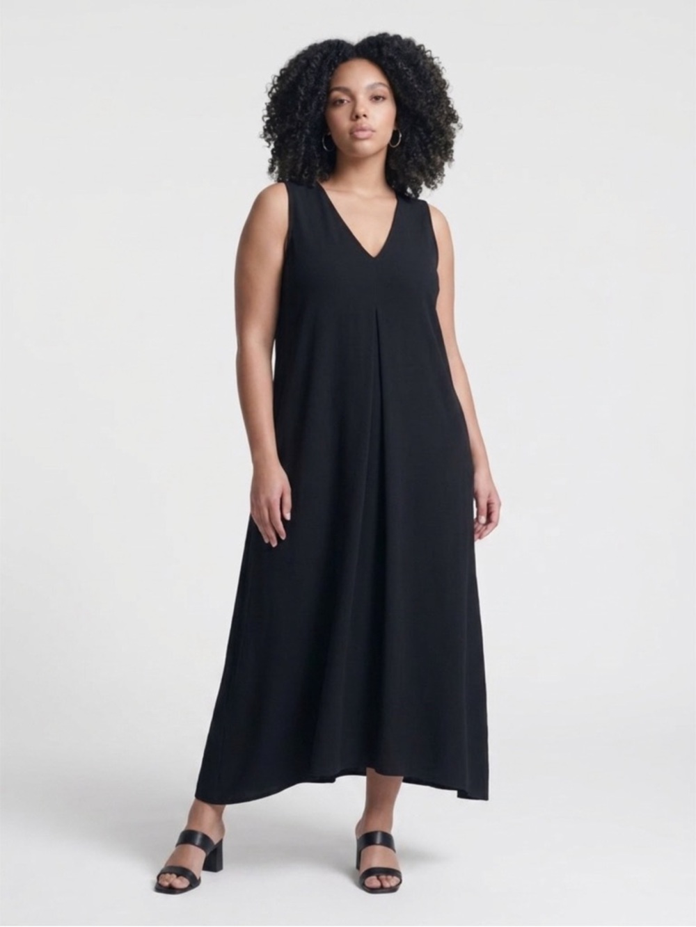 V-Neck Black Sleeveless Maxi Dress